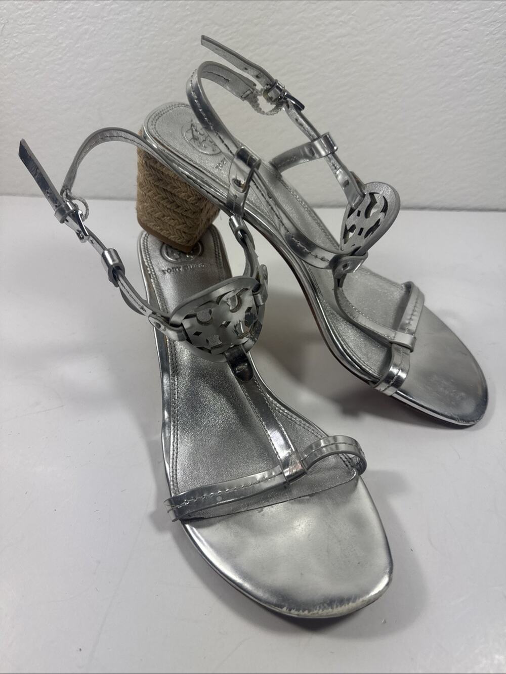 TORY BURCH Silver Metallic T-Strap Block Heels Ankle Strap Sandals Size 8.5M